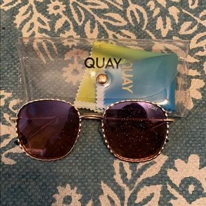 Quay Jezabell Twist Glitter Sunglasses